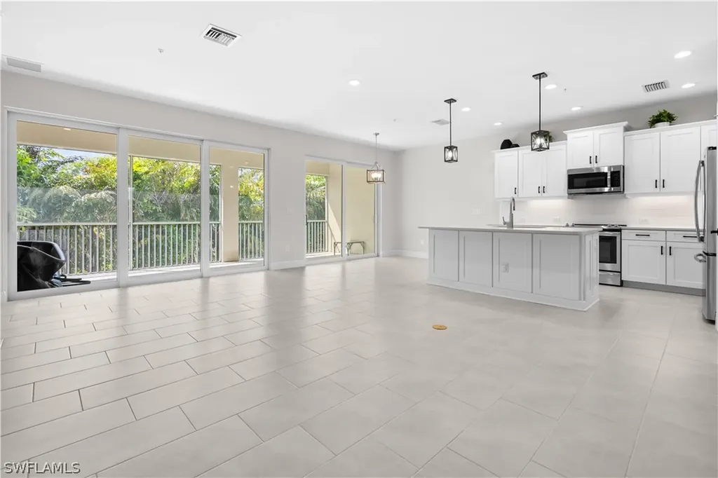 6947 Avalon Circle Naples FL 34112