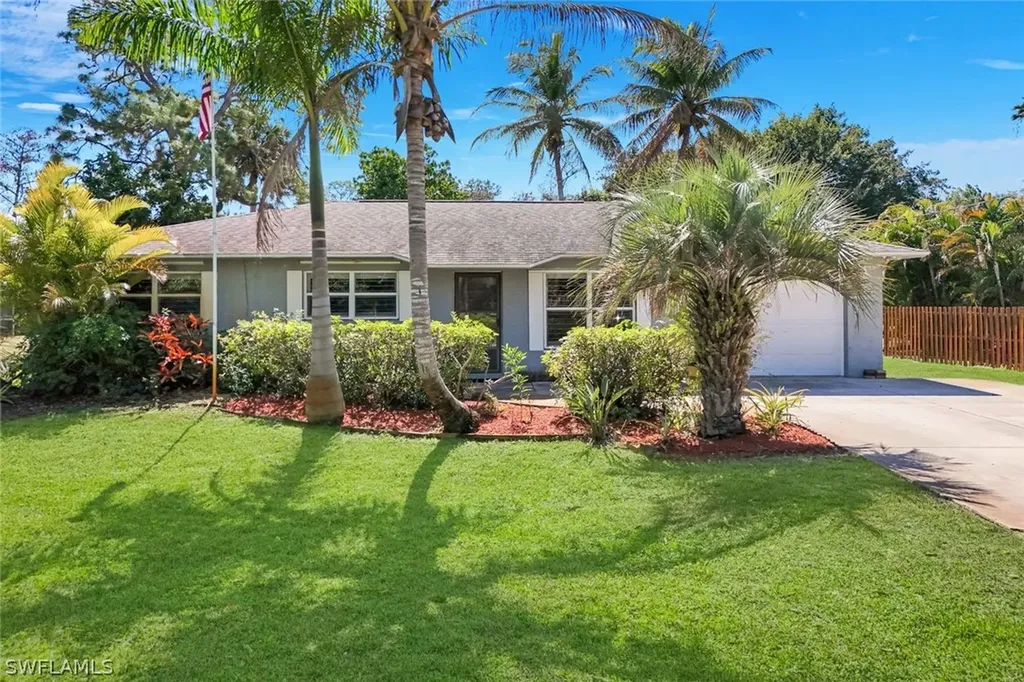 5290 Cypress Lane Naples FL 34113