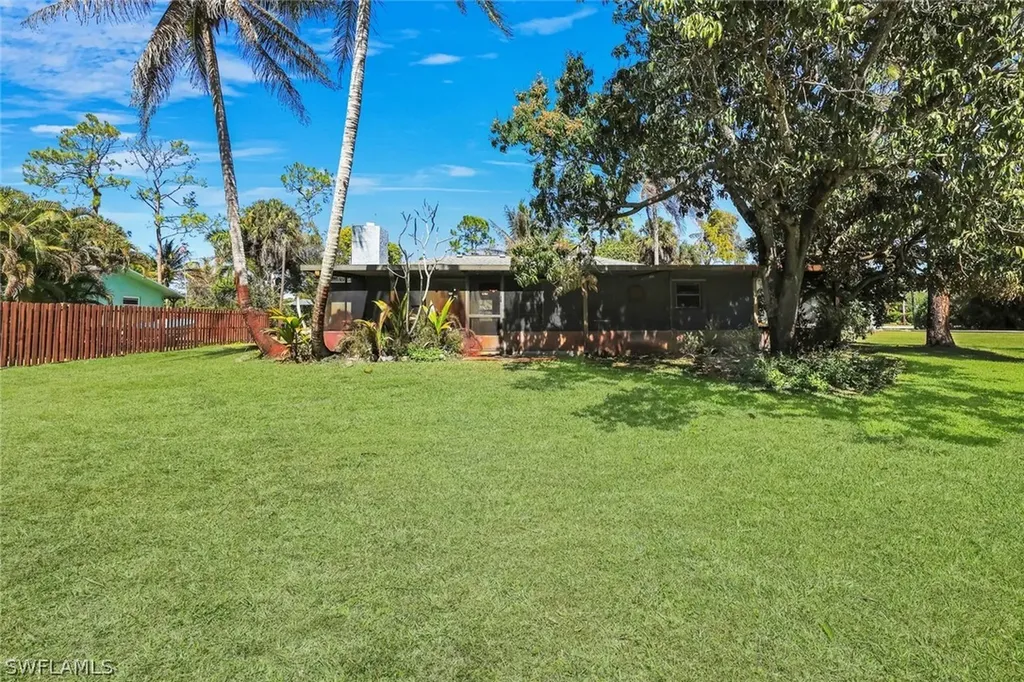 5290 Cypress Lane Naples FL 34113
