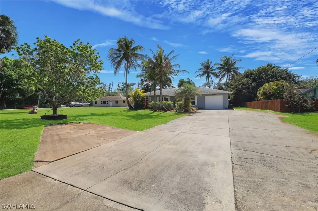 5290 Cypress Lane Naples FL 34113