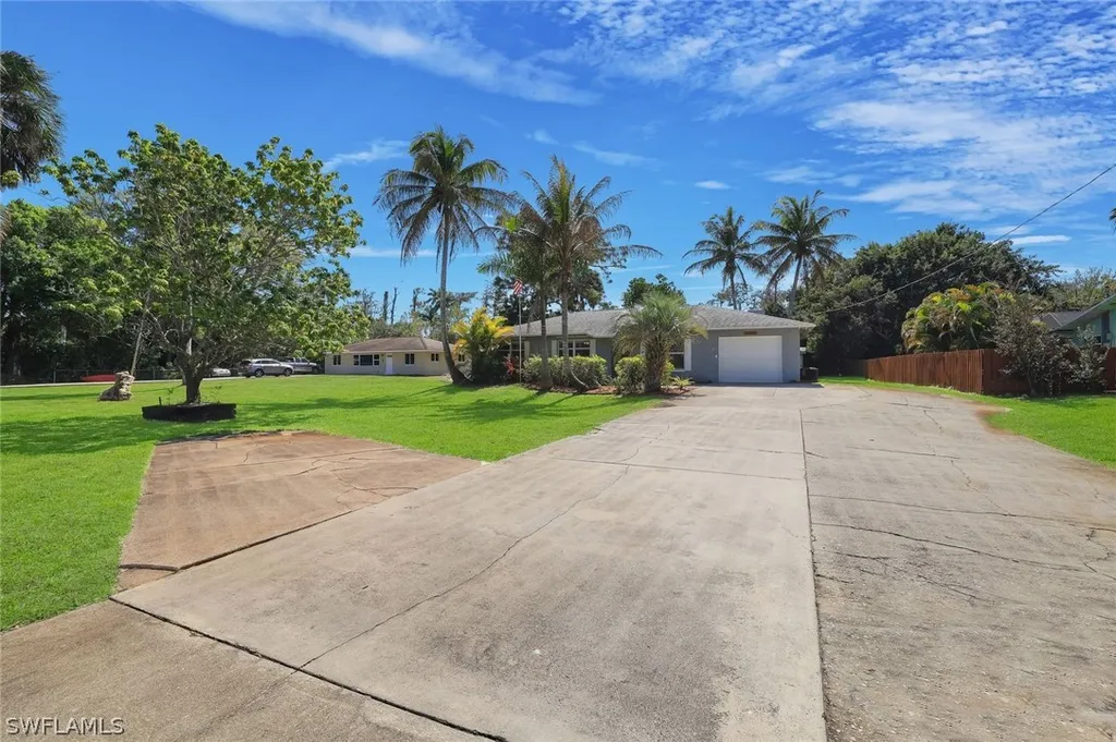5290 Cypress Lane Naples FL 34113