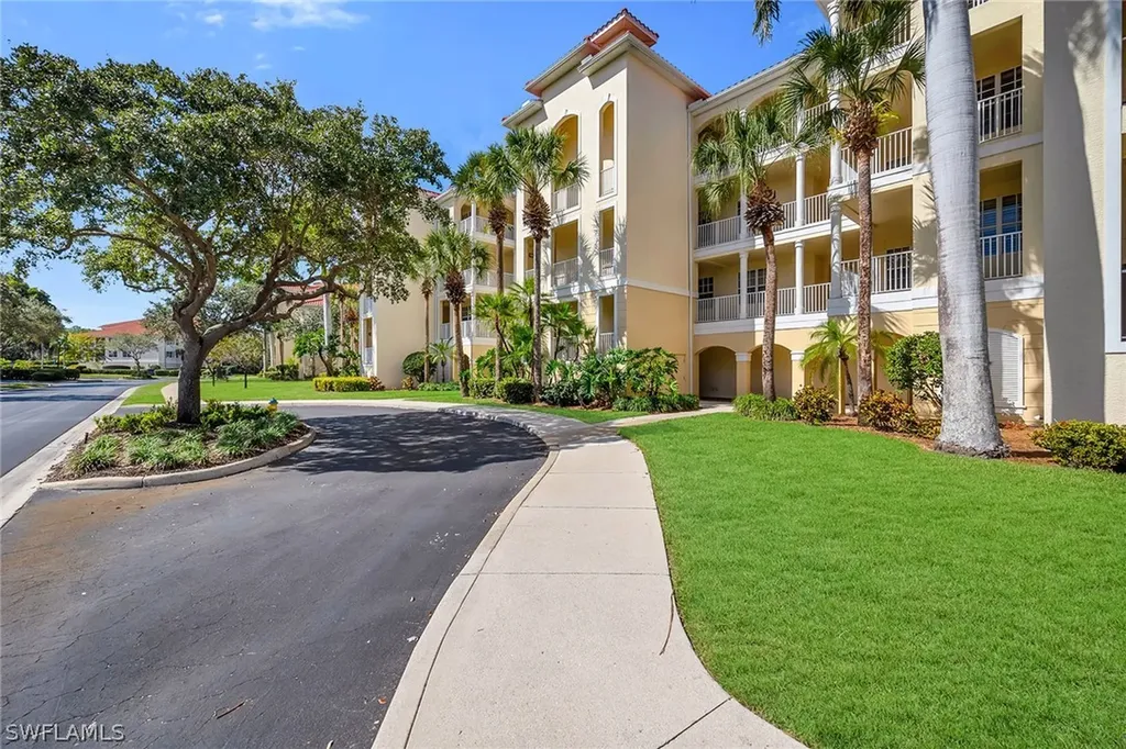 4843 Hampshire Court Naples FL 34112