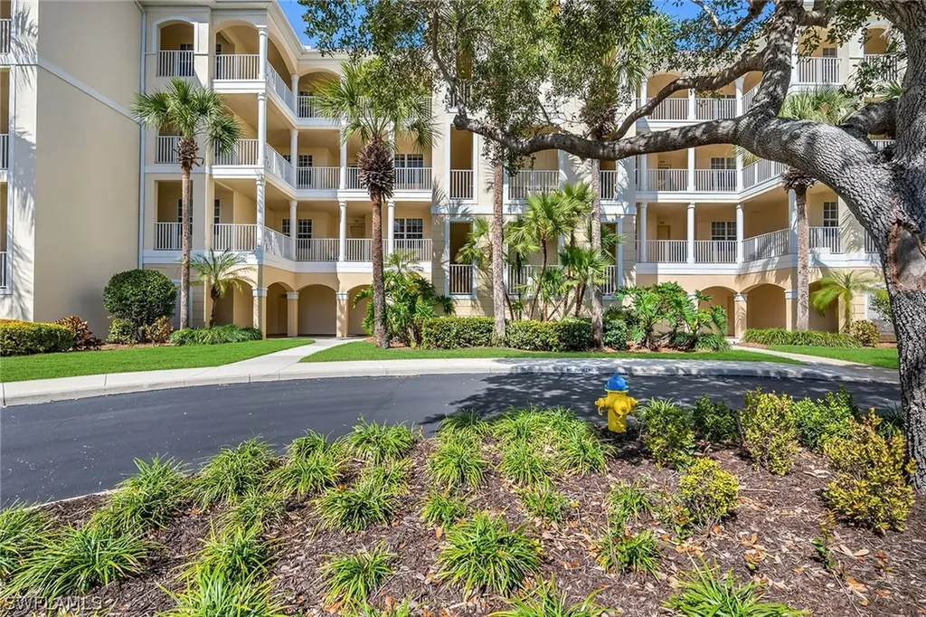 4843 Hampshire Court Naples FL 34112