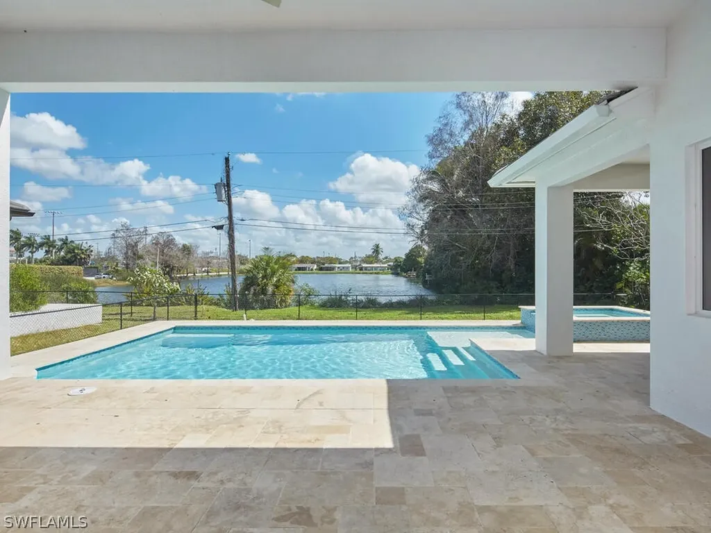 1448 10th Street N Naples FL 34102