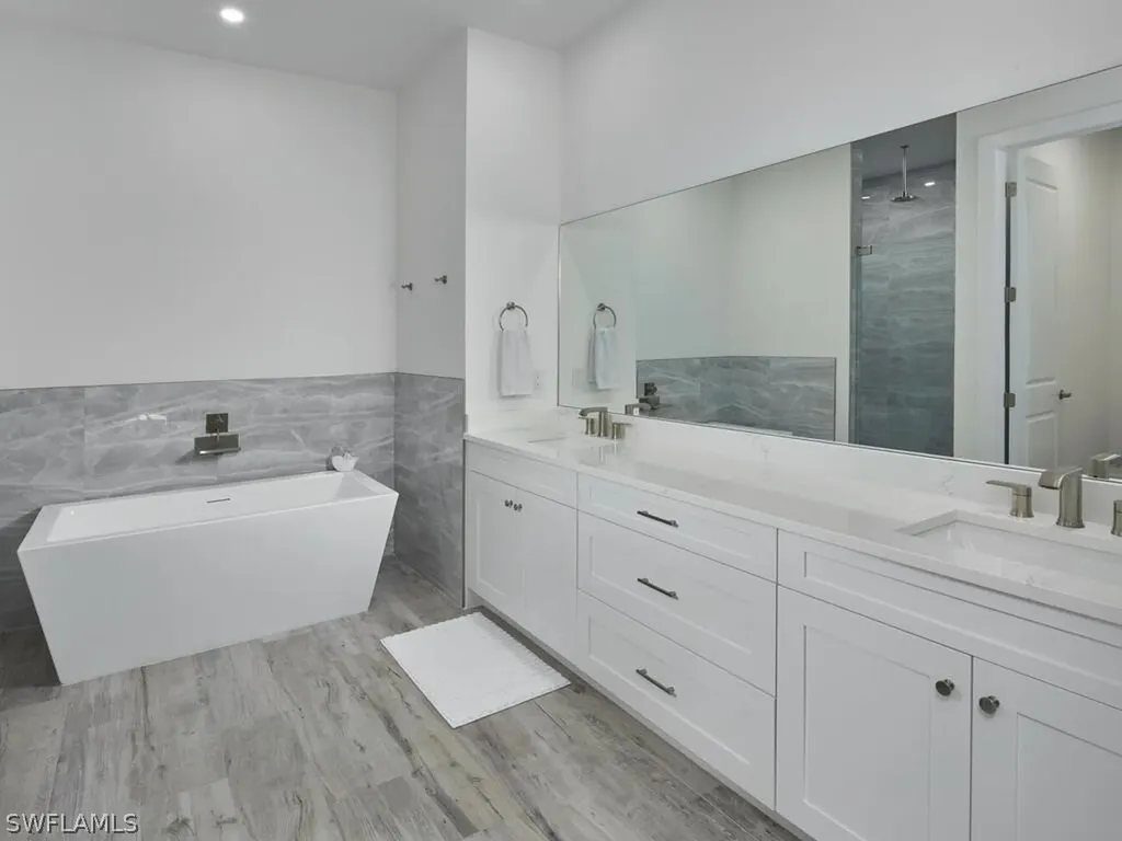 1448 10th Street N Naples FL 34102