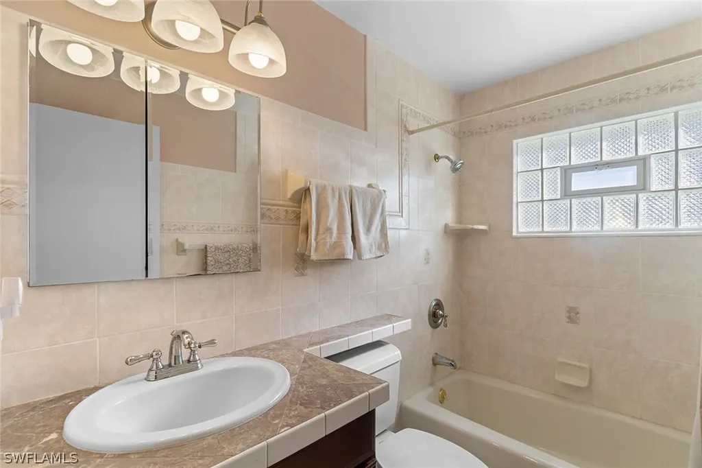 3675 1st Avenue NW Naples FL 34120