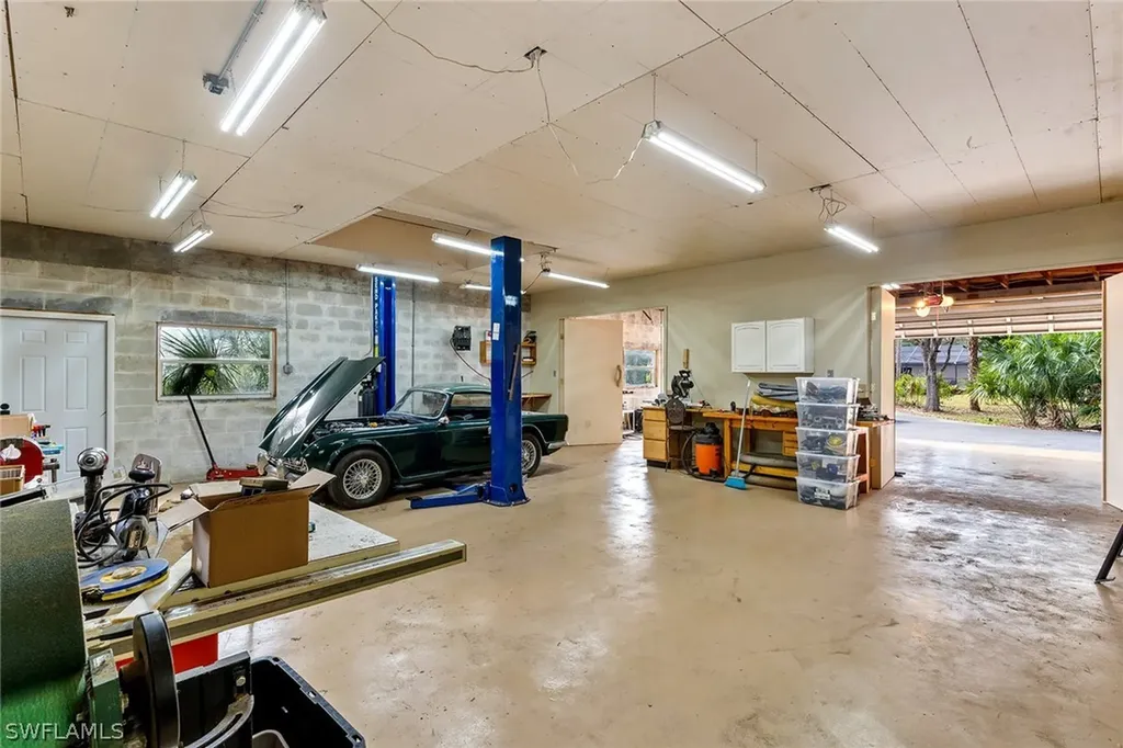 3675 1st Avenue NW Naples FL 34120