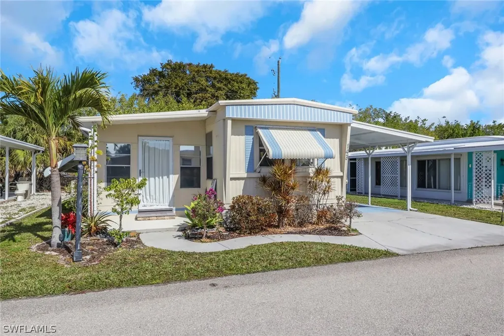 143 Moorhead Manor Naples FL 34112