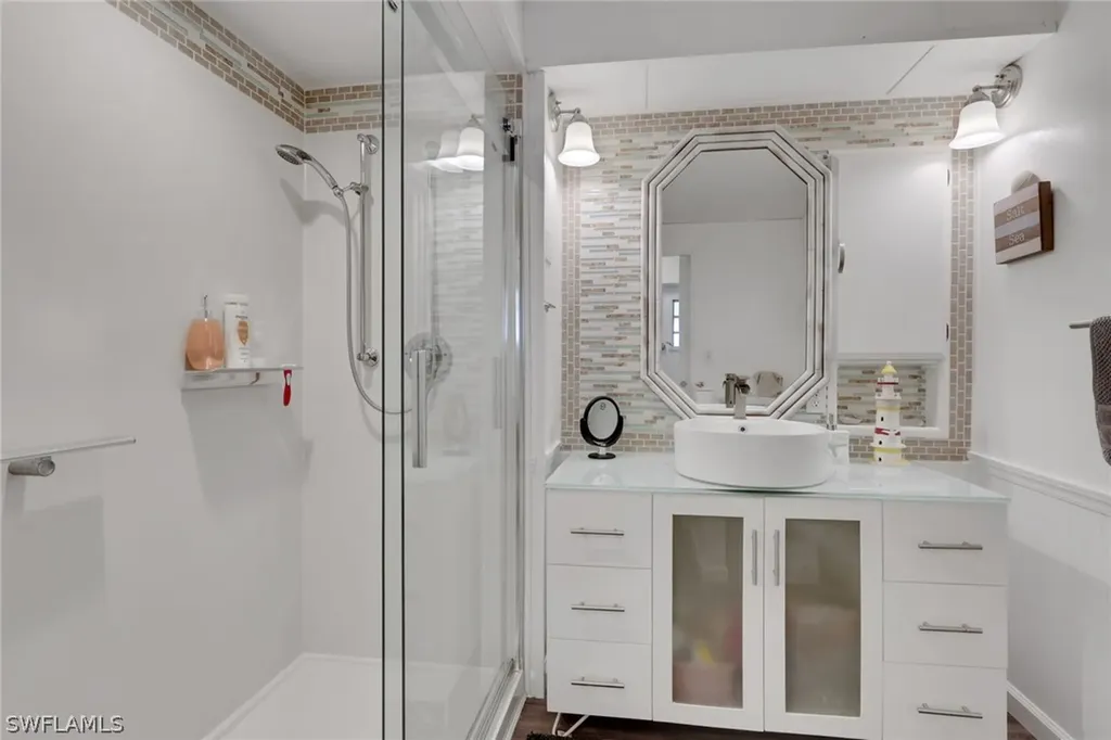 143 Moorhead Manor Naples FL 34112