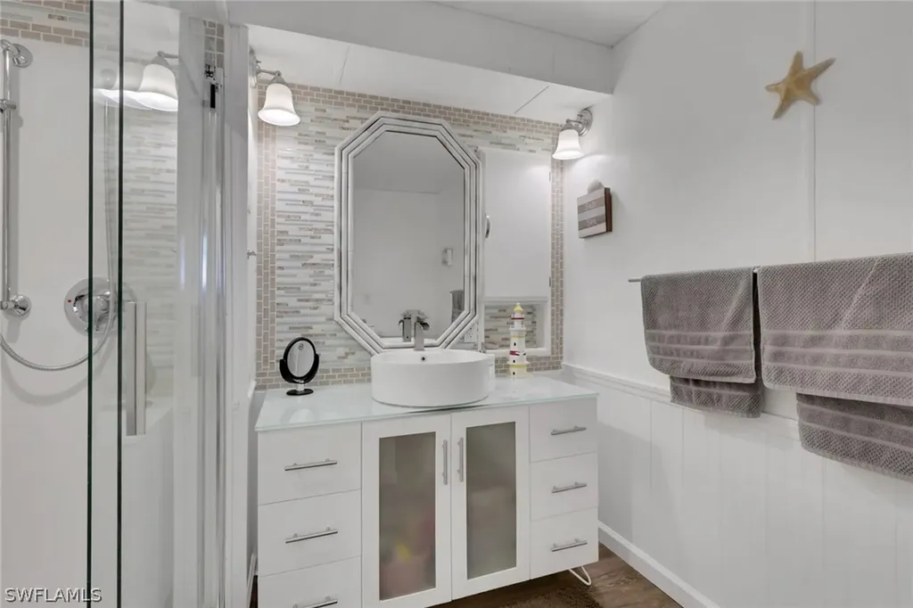 143 Moorhead Manor Naples FL 34112