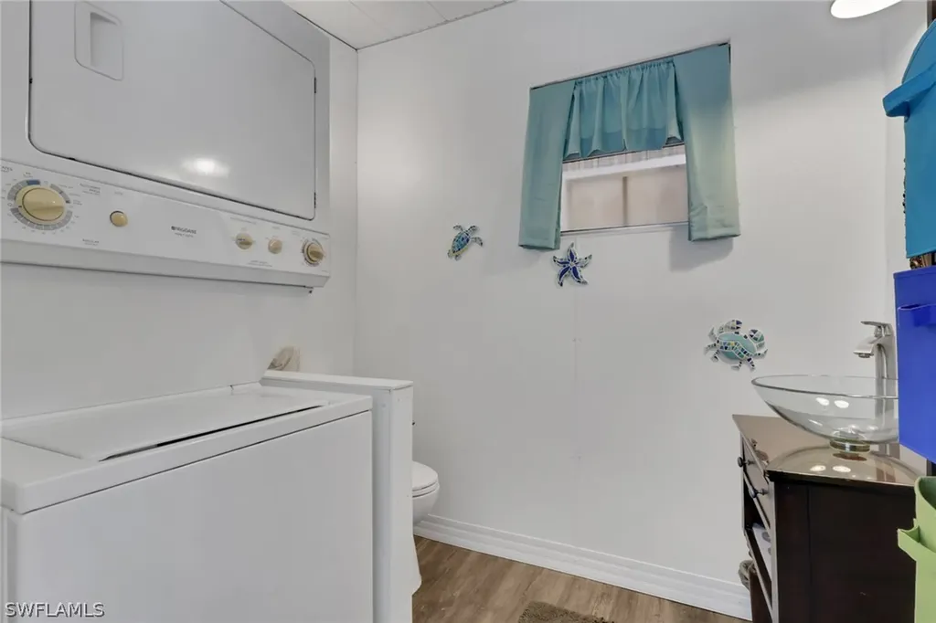 143 Moorhead Manor Naples FL 34112