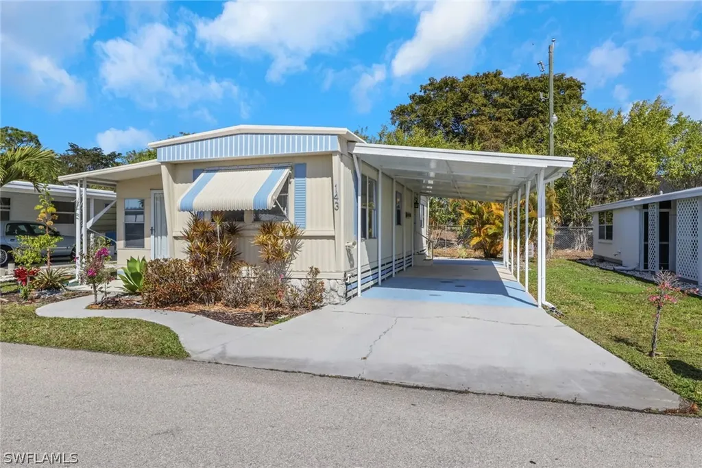 143 Moorhead Manor Naples FL 34112