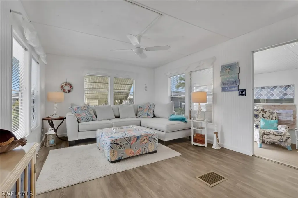 143 Moorhead Manor Naples FL 34112