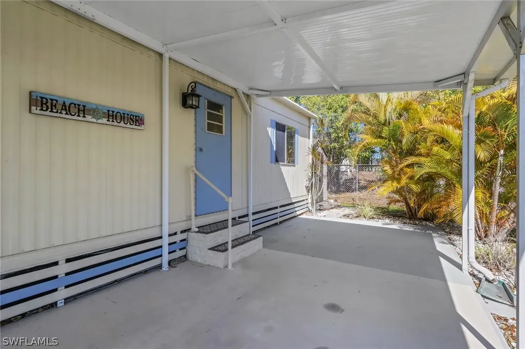 143 Moorhead Manor Naples FL 34112