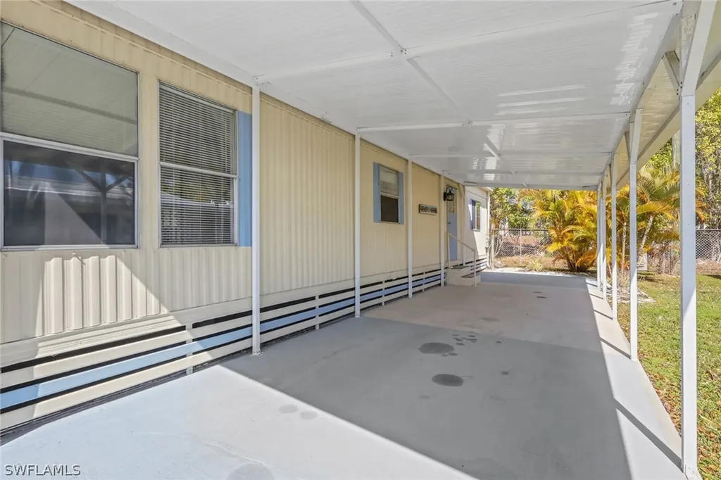 143 Moorhead Manor Naples FL 34112