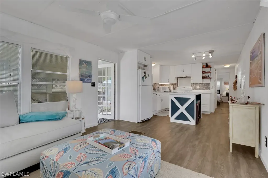 143 Moorhead Manor Naples FL 34112