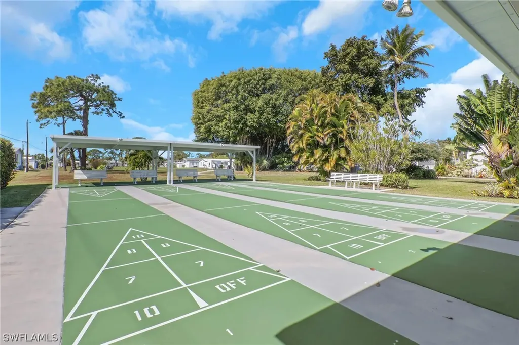 143 Moorhead Manor Naples FL 34112