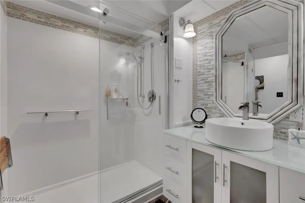 143 Moorhead Manor Naples FL 34112