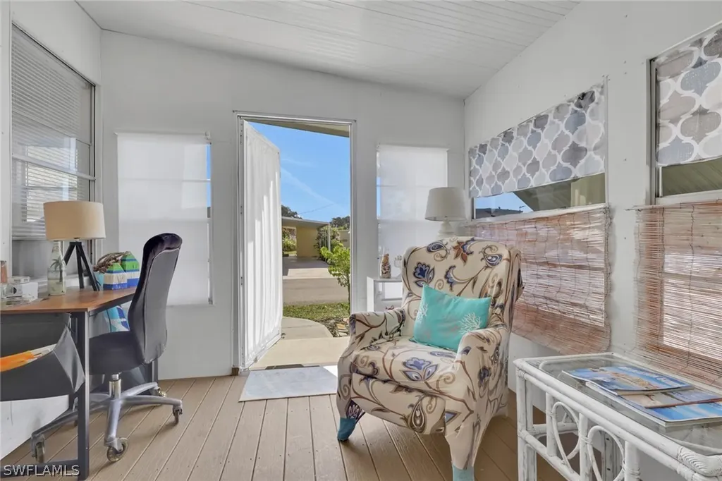 143 Moorhead Manor Naples FL 34112