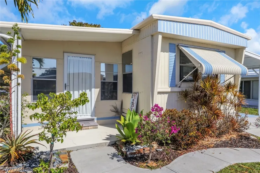 143 Moorhead Manor Naples FL 34112