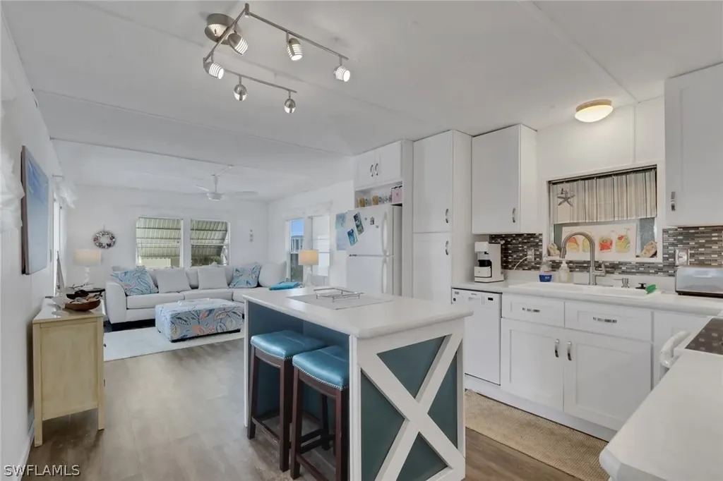 143 Moorhead Manor Naples FL 34112