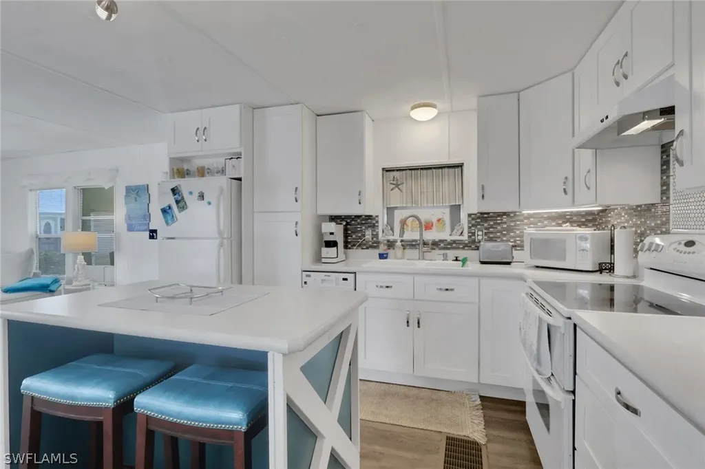 143 Moorhead Manor Naples FL 34112