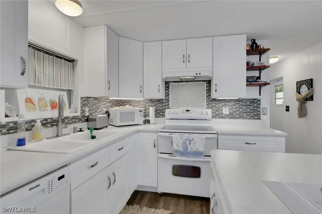 143 Moorhead Manor Naples FL 34112