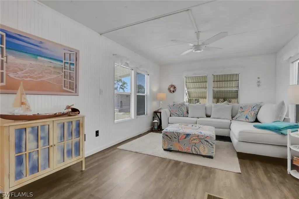 143 Moorhead Manor Naples FL 34112