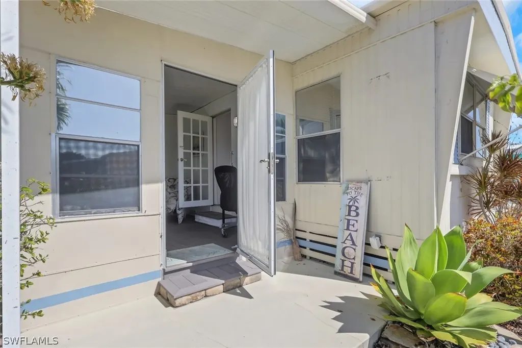 143 Moorhead Manor Naples FL 34112