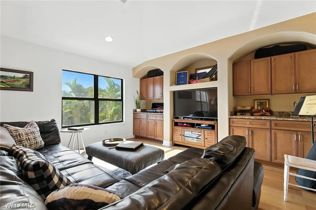 8843 Tropical Court Fort Myers FL 33908