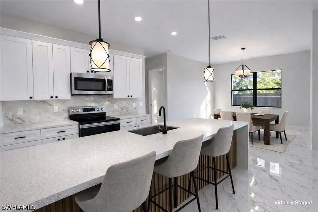18 NE 11th Lane Cape Coral FL 33909