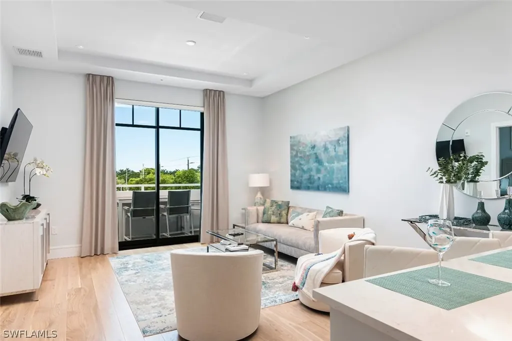 101 8th Street S Naples FL 34102