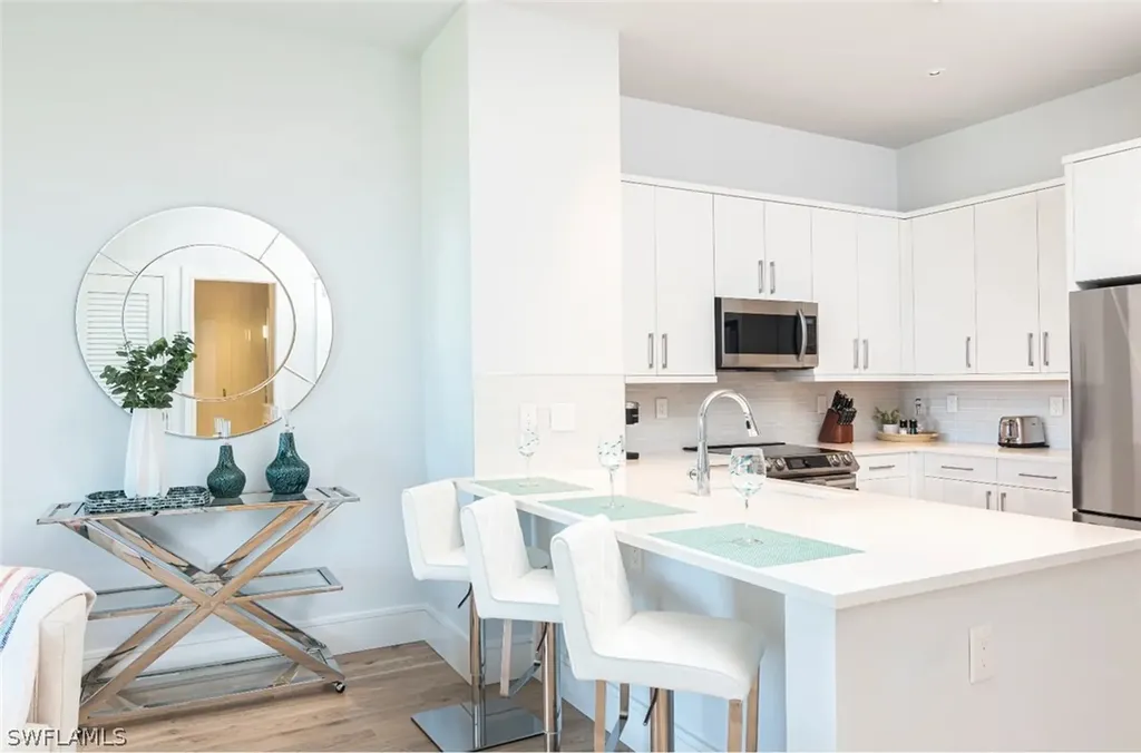 101 8th Street S Naples FL 34102