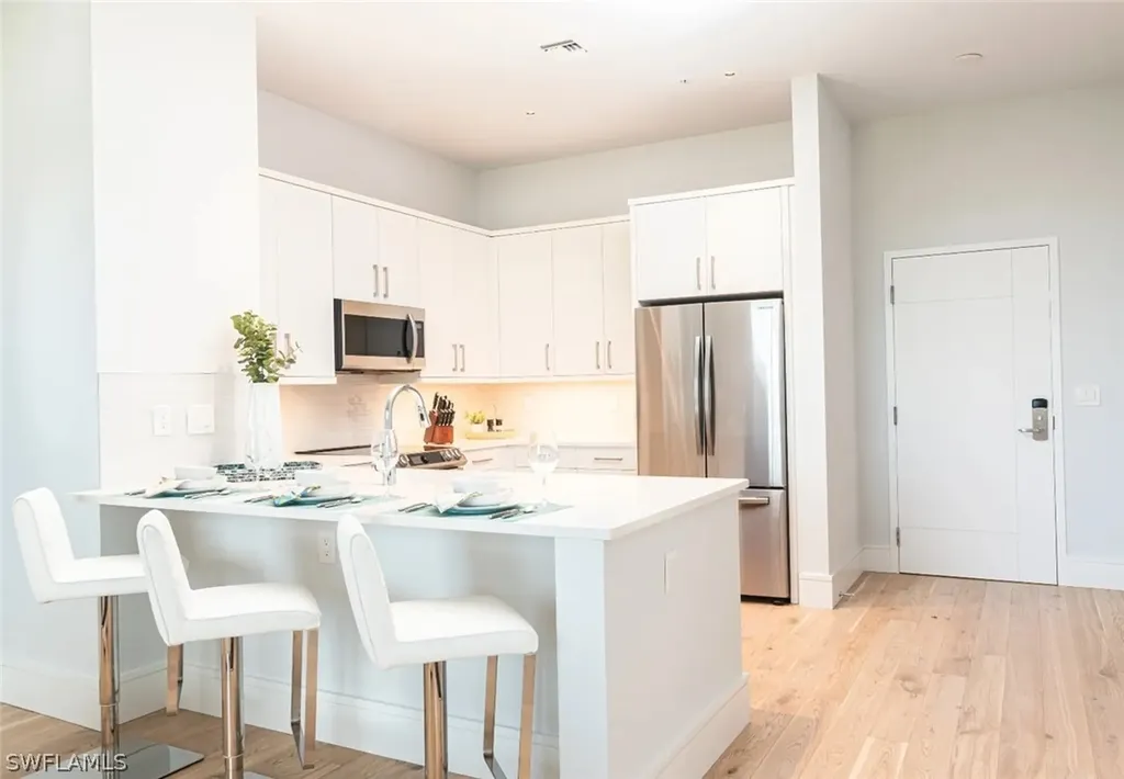 101 8th Street S Naples FL 34102