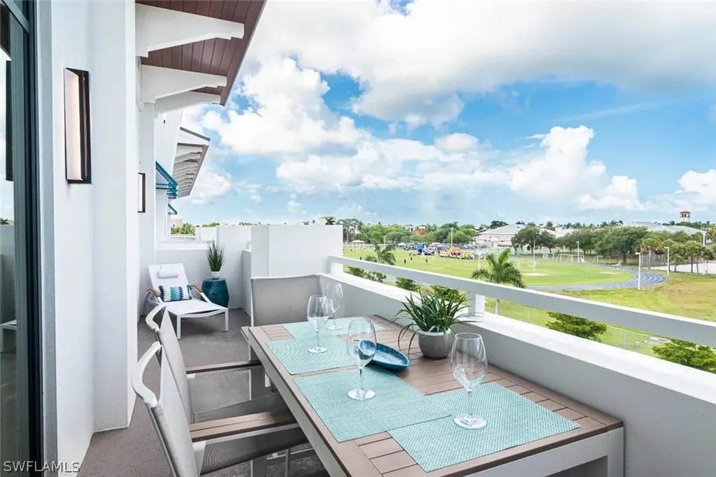 101 8th Street S Naples FL 34102