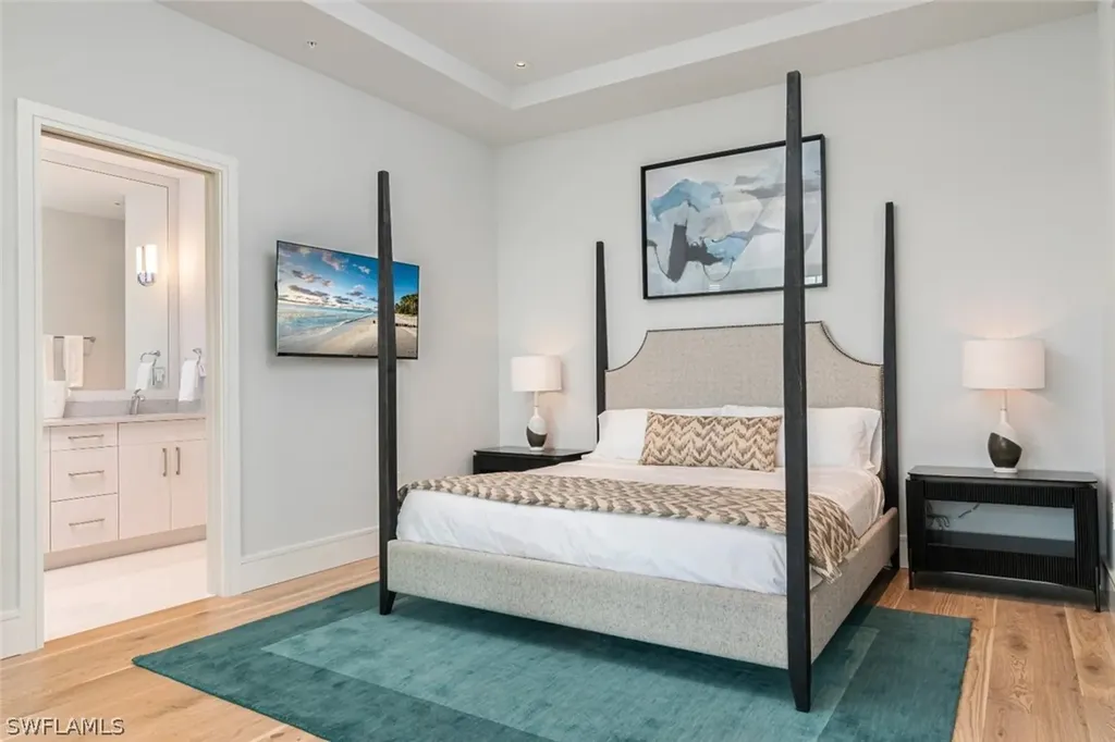 101 8th Street S Naples FL 34102
