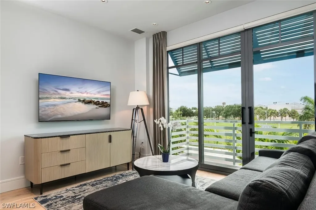 101 8th Street S Naples FL 34102