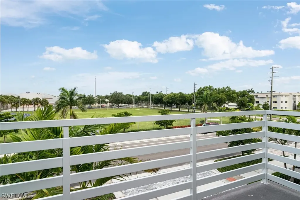101 8th Street S Naples FL 34102