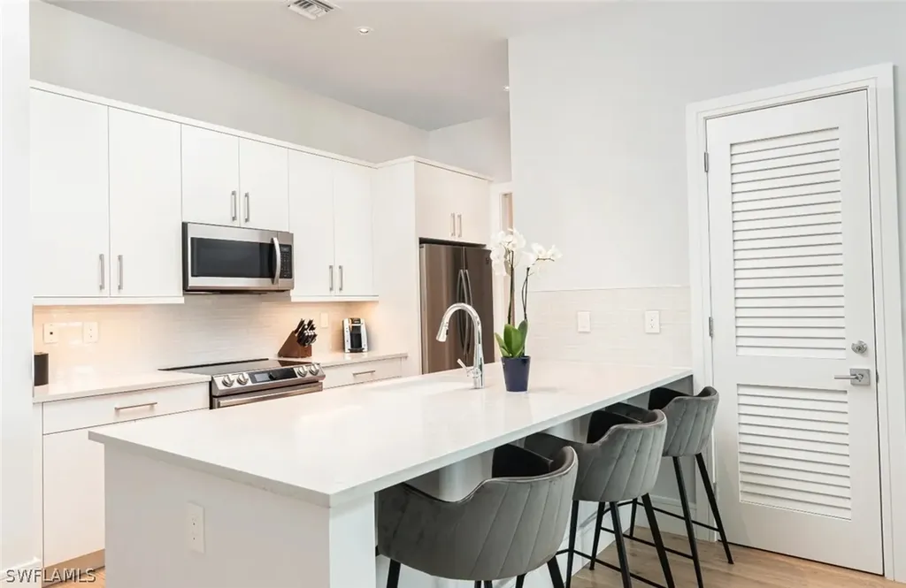 101 8th Street S Naples FL 34102