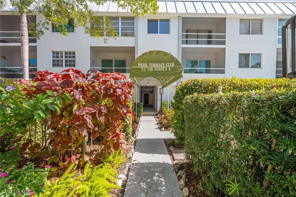 72 7th Street S Naples FL 34102