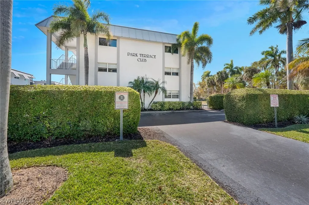 72 7th Street S Naples FL 34102
