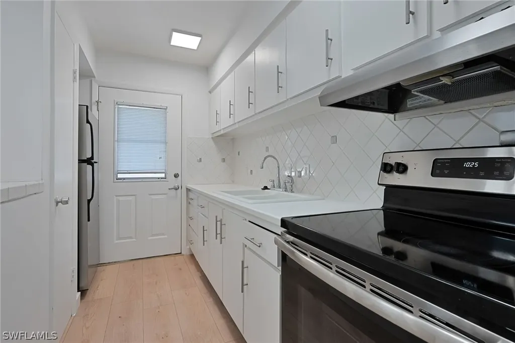 72 7th Street S Naples FL 34102