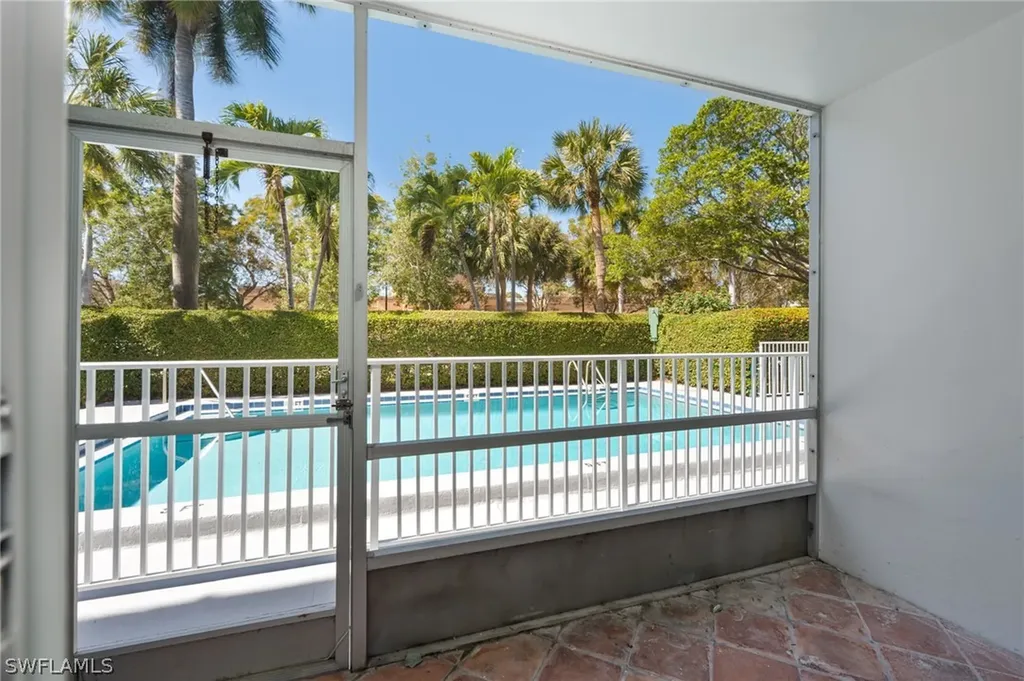 72 7th Street S Naples FL 34102