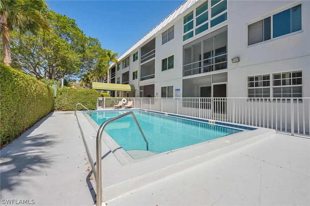 72 7th Street S Naples FL 34102