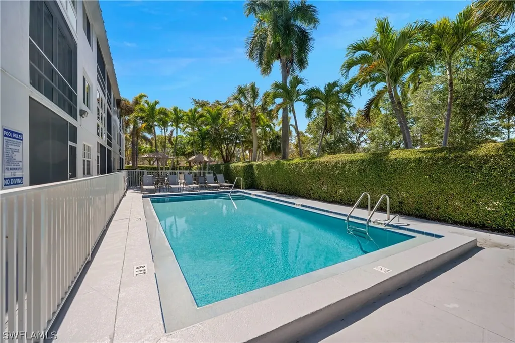 72 7th Street S Naples FL 34102