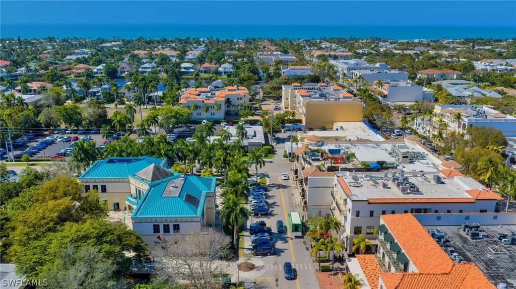 72 7th Street S Naples FL 34102