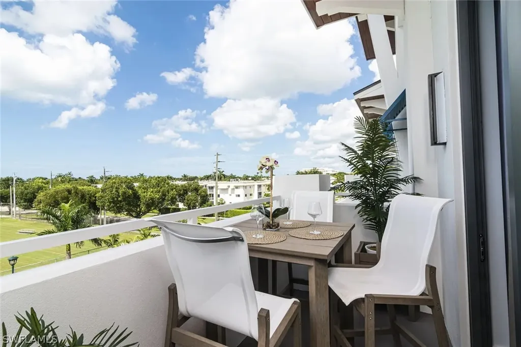 101 8th Street S Naples FL 34102