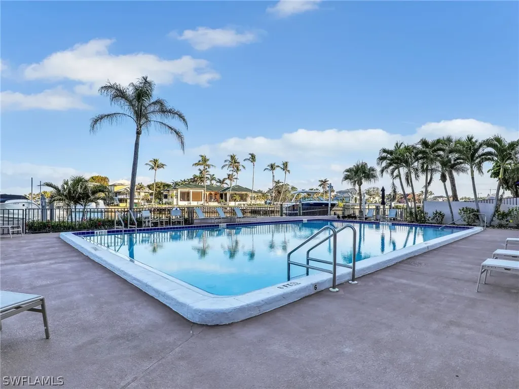 11030 Gulf Shore Drive Naples FL 34108