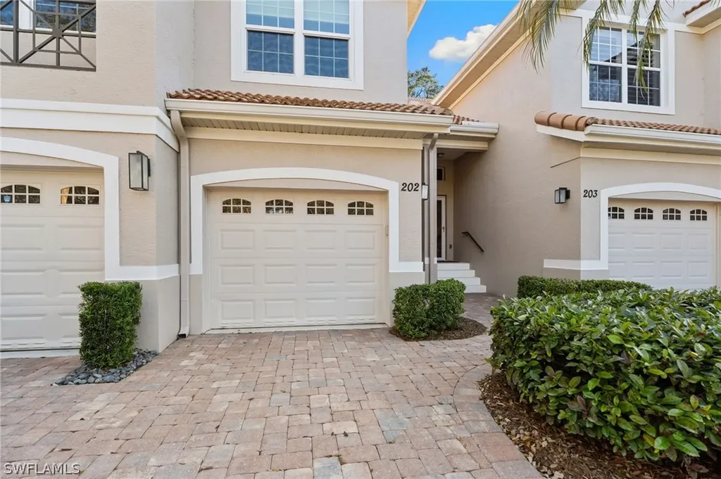 Naples FL, 1665 Winding Oaks Way, Unit 202