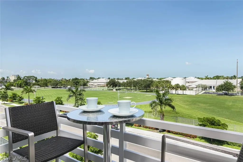101 8th Street S Naples FL 34102